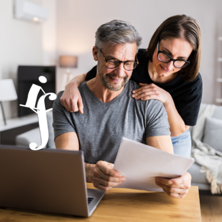 couple thinking to take out unsecured or secured loans for bad credit